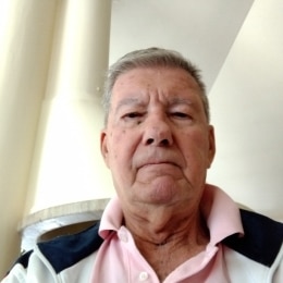 uomo 65 anni corporatura esile italiano di Chieti