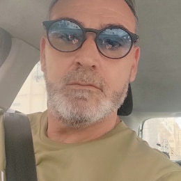 Uomo fisicamente magro 50 anni italiano di Pescara