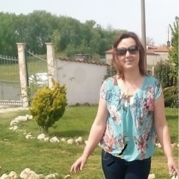Abito a Montecatini sono una donna italiana di 41 anni ho un fisico normale non sono grassa 