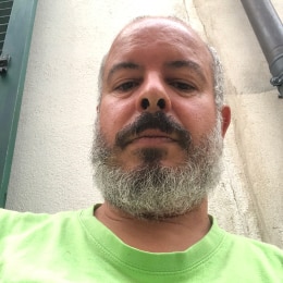 Uomo 47 anni corporatura normale italiano di Casoria