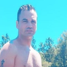 Uomo 30 anni corporatura normale italiano di Ischia