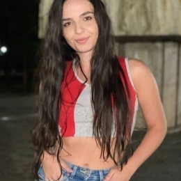 Donna 33 anni corporautra normale italiana di Ischia