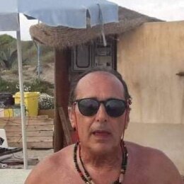 Uomo italiano fisicamente abbondante 69 anni di Pinerolo