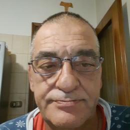 Uomo fisicamente magro 58 anni italiano di Aversa