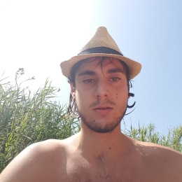 Uomo 24 anni corporatura normale italiano di Isernia