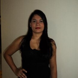 Donna 45 anni corporatura normale latina di Catania