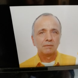 Uomo 70 anni corporatura esile italiano di Catanzaro