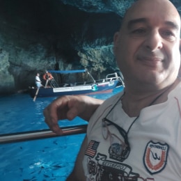 Uomo 54 anni corporatura normale italiano di Lecce