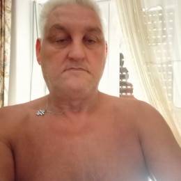 uomo 64 anni corporatura normale italiano di Cuneo