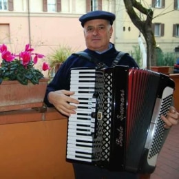 Uomo di 64 anni fisicamente nella media italiano di Peschiera Del Garda
