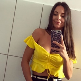 Donna 28 anni corporatura normale spagnola di Brindisi