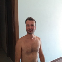 Uomo di Asti italiano 42 anni Fisicamente magro