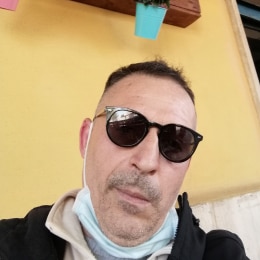 Uomo 46 anni corporatura normale italiano di Catania