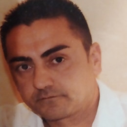 Uomo 46 anni corporatura normale italiano di Lecce