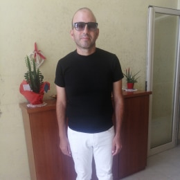 Uomo 42 anni di Montebelluna bianco