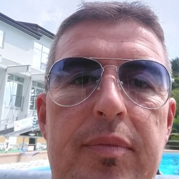 uomo 45 anni bianco di varese grasso