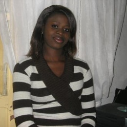 Donna 32 anni fisico nella media di origini ghanesi di Modica