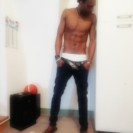 Uomo 29 anni corporatura normale africano di Cesena