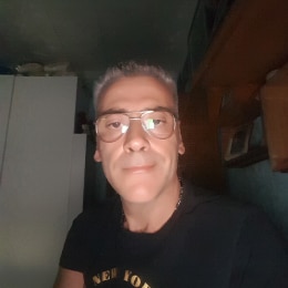 Uomo 47 anni corporatura normale italiano di Ischia